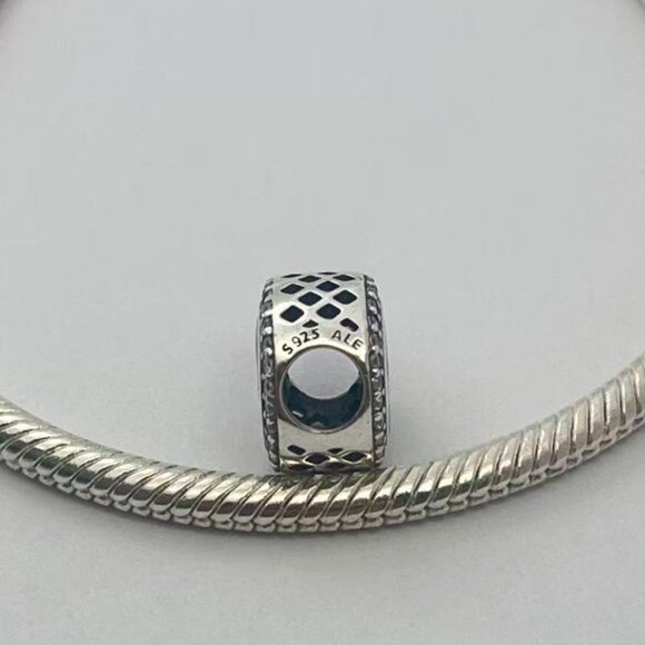 Pandora Release 925 Sterling Silver Princess run Disney 2022 Minnie Mouse Charm - Picture 3 of 3